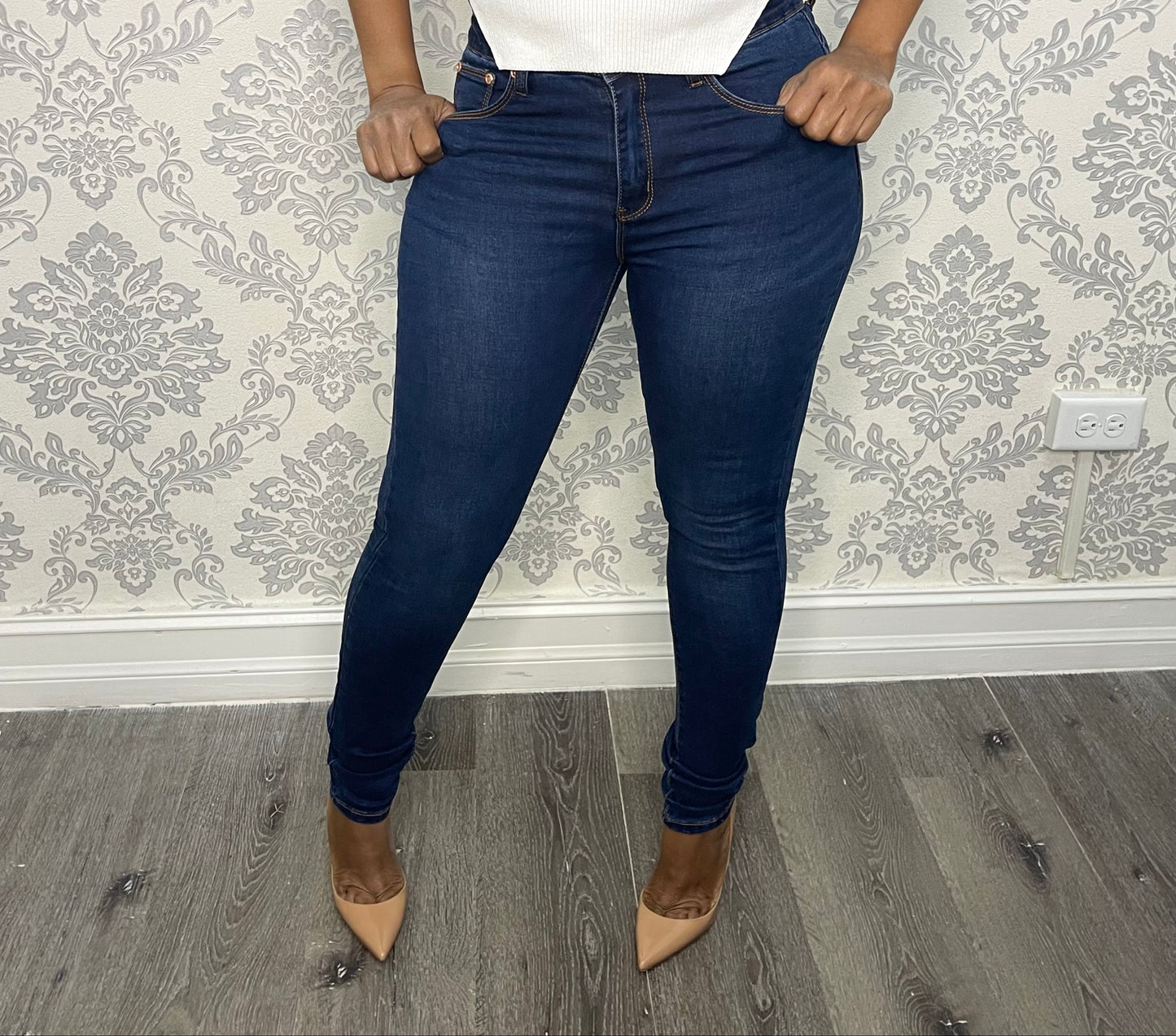 "DIGGING ON YOU" SKINNY JEANS