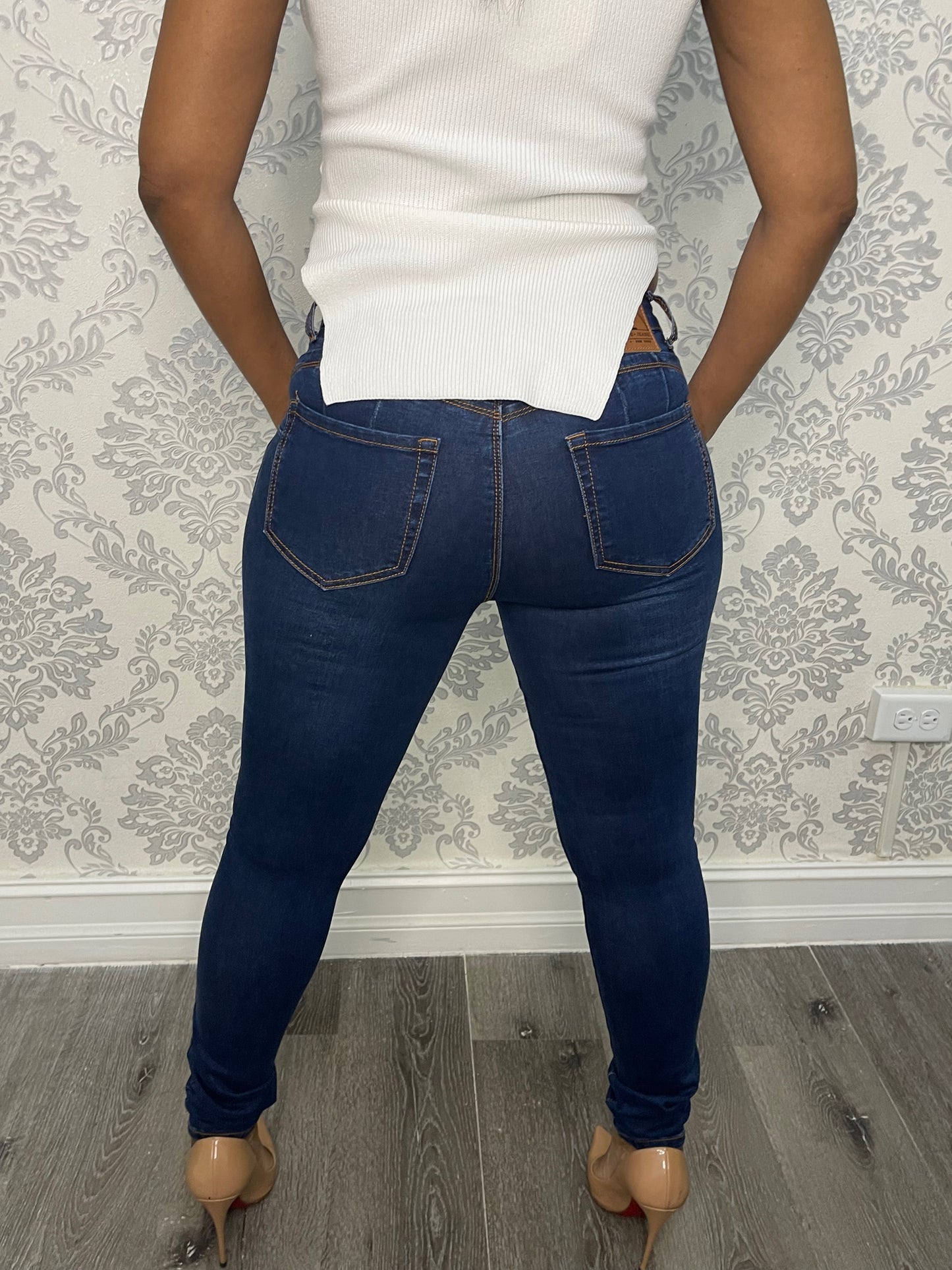 "DIGGING ON YOU" SKINNY JEANS